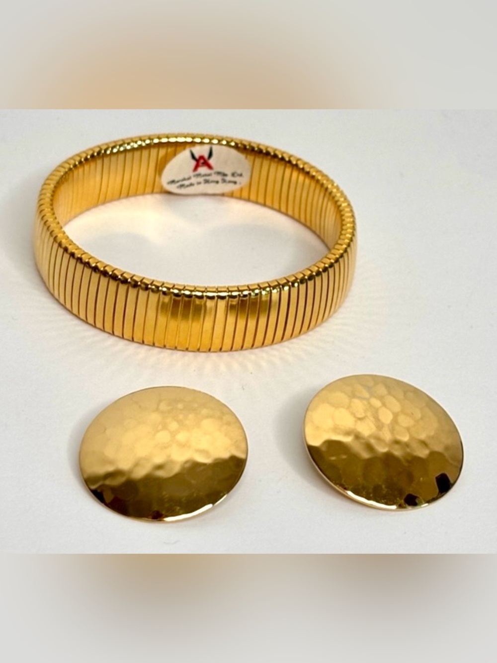 GOLD PLATED STRETCH BRACELET WITH HAMMERED DISC EARRINGS